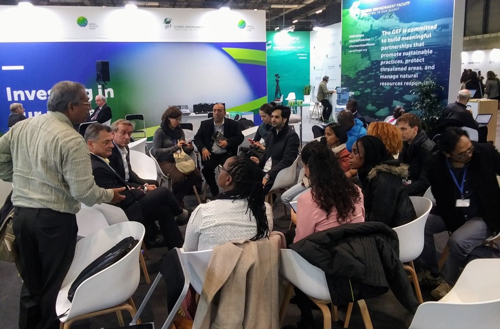 Global Environment Facility Director of Programs Gustavo Fonseca briefing Earth Journalism Network's Climate Change Media Partnership fellows at the COP25 climate conference in Madrid in December 2019.